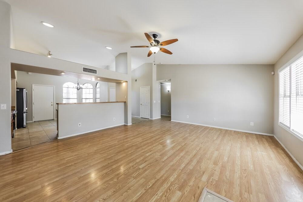 743 W Sherri Dr - Photo 5 of 16