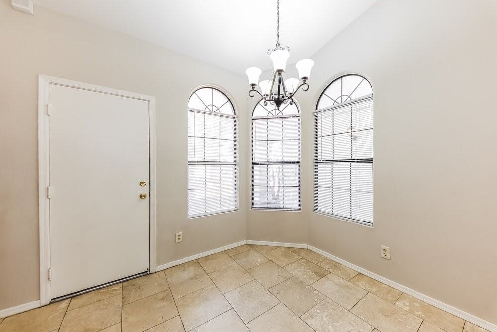 743 W Sherri Dr - Photo 7 of 16