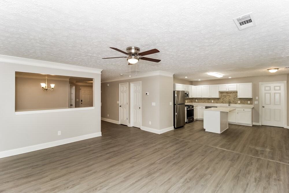 304 Westminster Dr - Photo 4 of 17