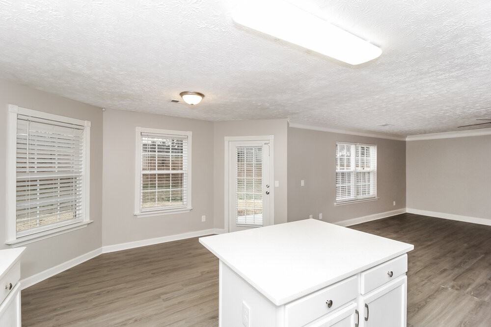 304 Westminster Dr - Photo 6 of 17