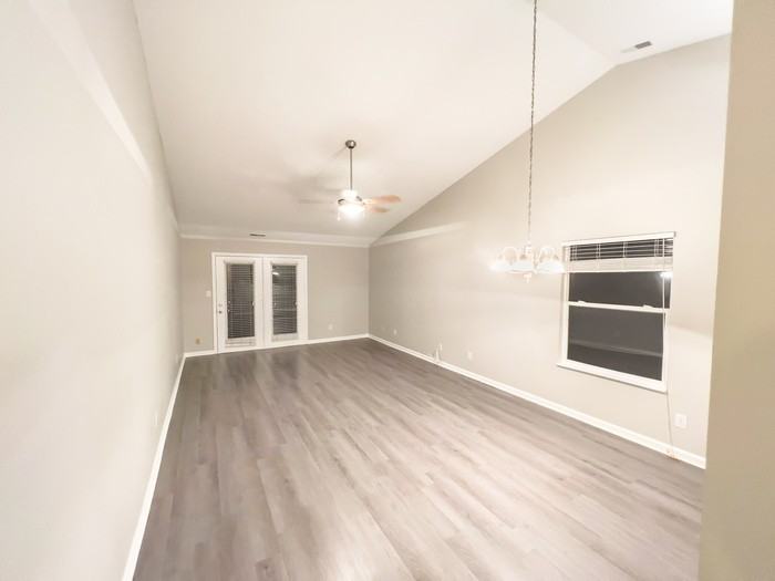 744 Rose Ln - Photo 4 of 15