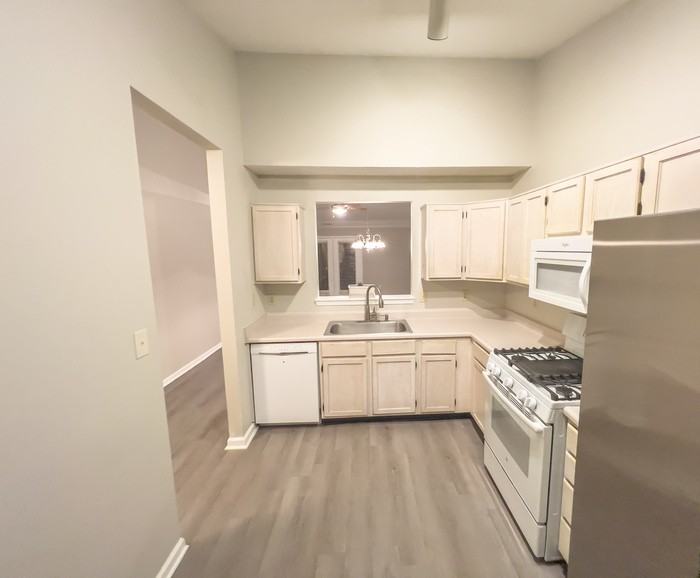 744 Rose Ln - Photo 6 of 15