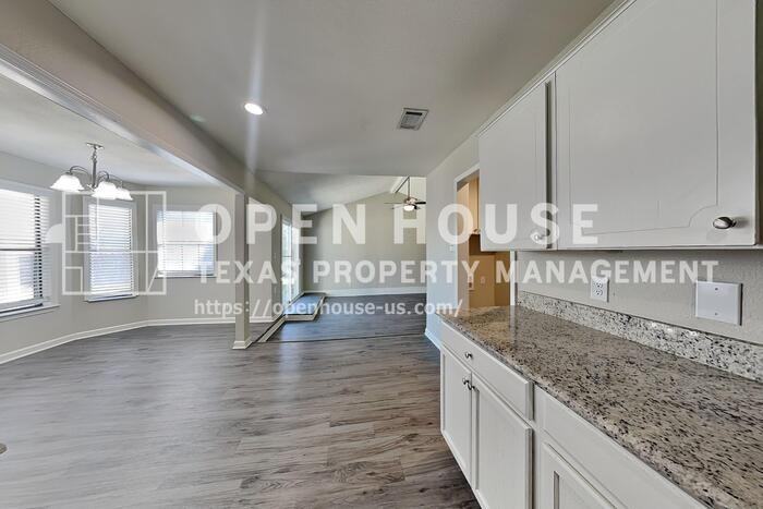 7524 Cedarhill Rd - Photo 7 of 24