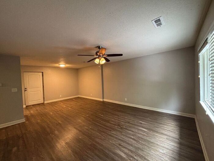 3710 Wyandotte St #9 - Photo 4 of 9