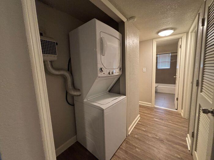 3710 Wyandotte St #9 - Photo 5 of 9