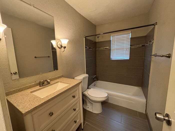 3710 Wyandotte St #9 - Photo 7 of 9