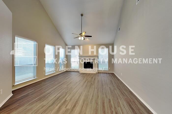 1432 Christine Dr - Photo 5 of 23