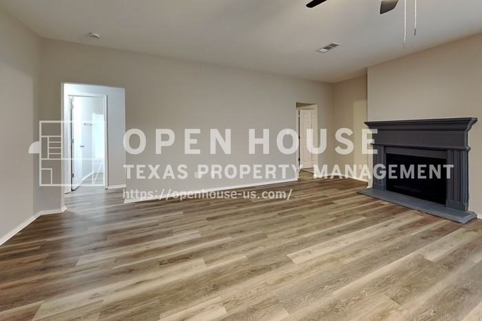 2713 Hilcroft Ave - Photo 5 of 23