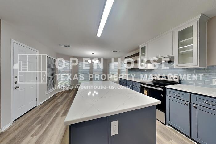 2713 Hilcroft Ave - Photo 7 of 23