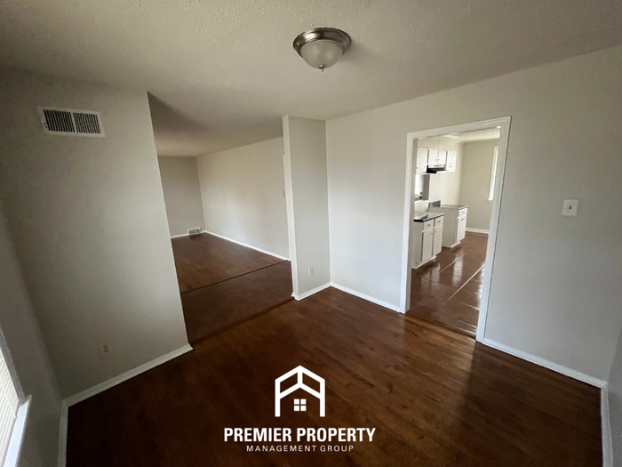 3805 Clearbrook St - Photo 3 of 24