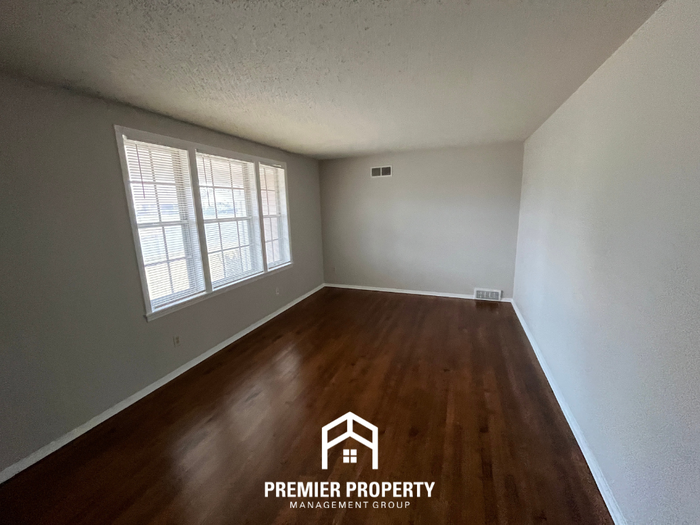 3805 Clearbrook St - Photo 4 of 24