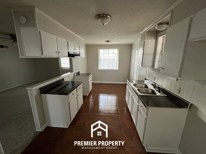 3805 Clearbrook St - Photo 6 of 24