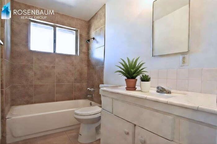 565 S Hobson #1 - Photo 4 of 5