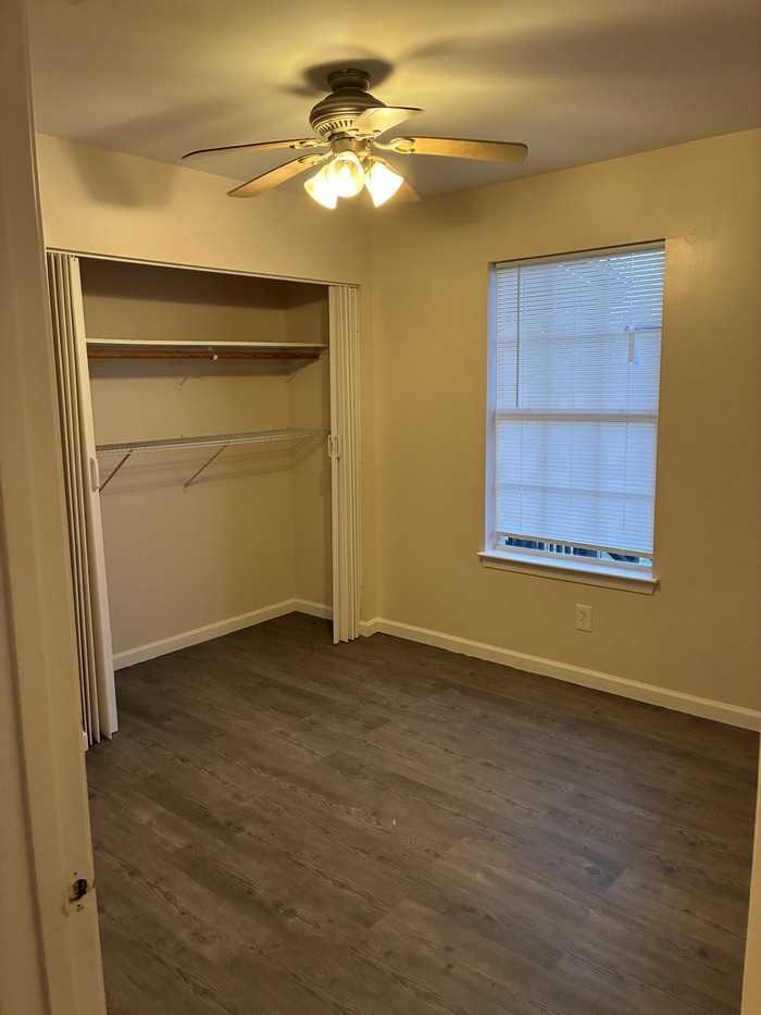 389 Clark Ave - Photo 4 of 12