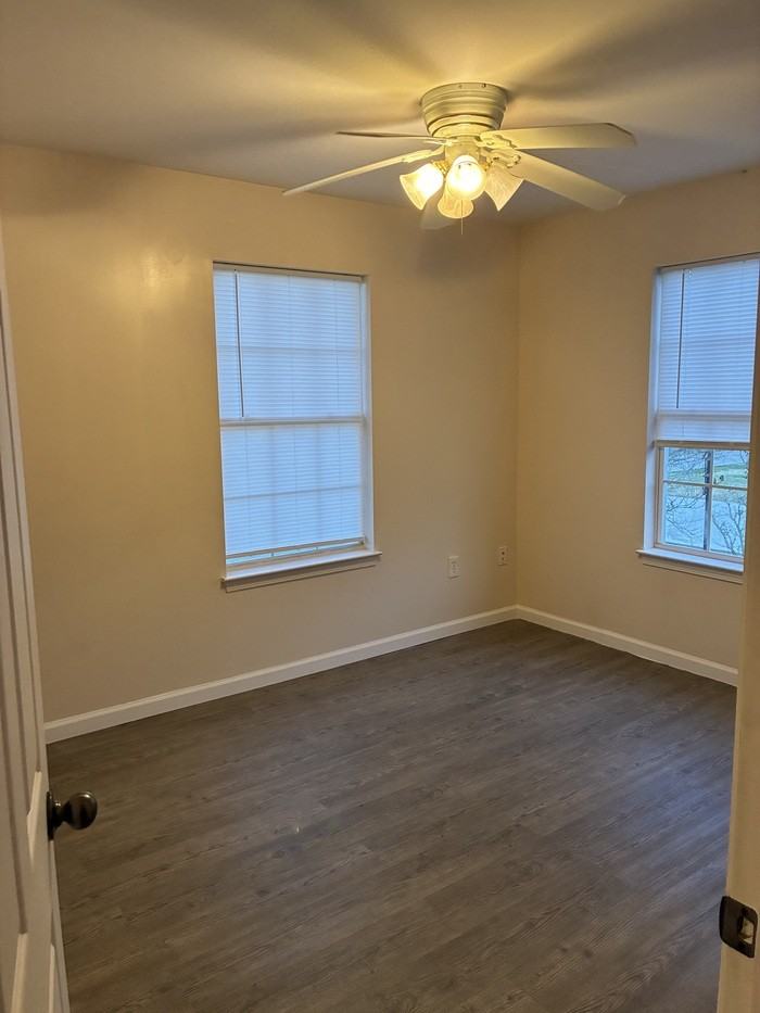 389 Clark Ave - Photo 7 of 12