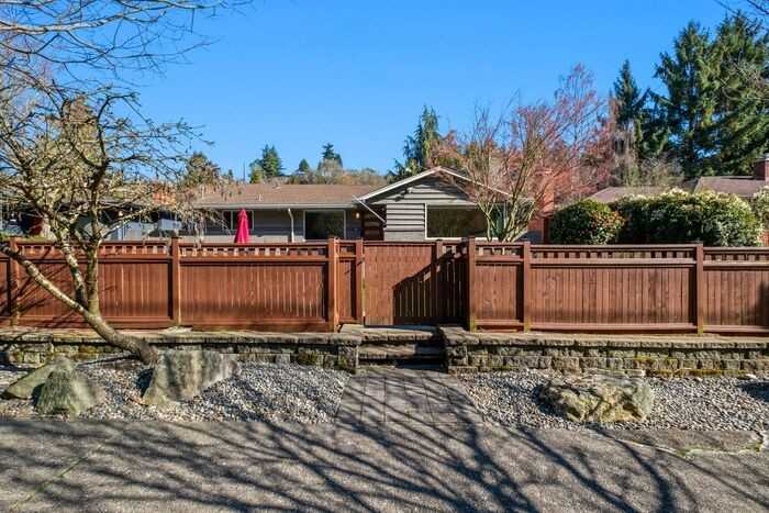 7722 Fauntleroy Way Sw - Photo 5 of 50