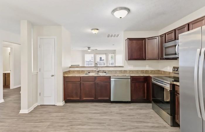 10522 Hunters Crossing Blvd - Photo 4 of 18