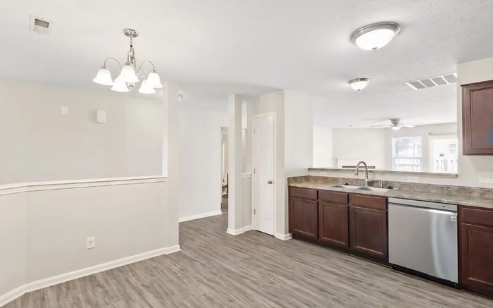 10522 Hunters Crossing Blvd - Photo 6 of 18