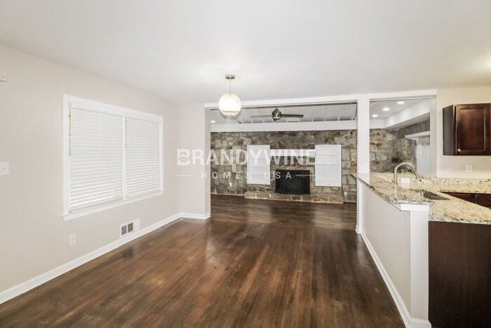 3292 Westmart Ln - Photo 4 of 19