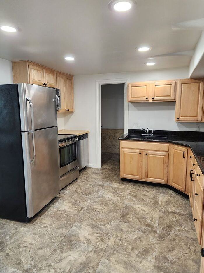 205 Elm Ave - Photo 4 of 13