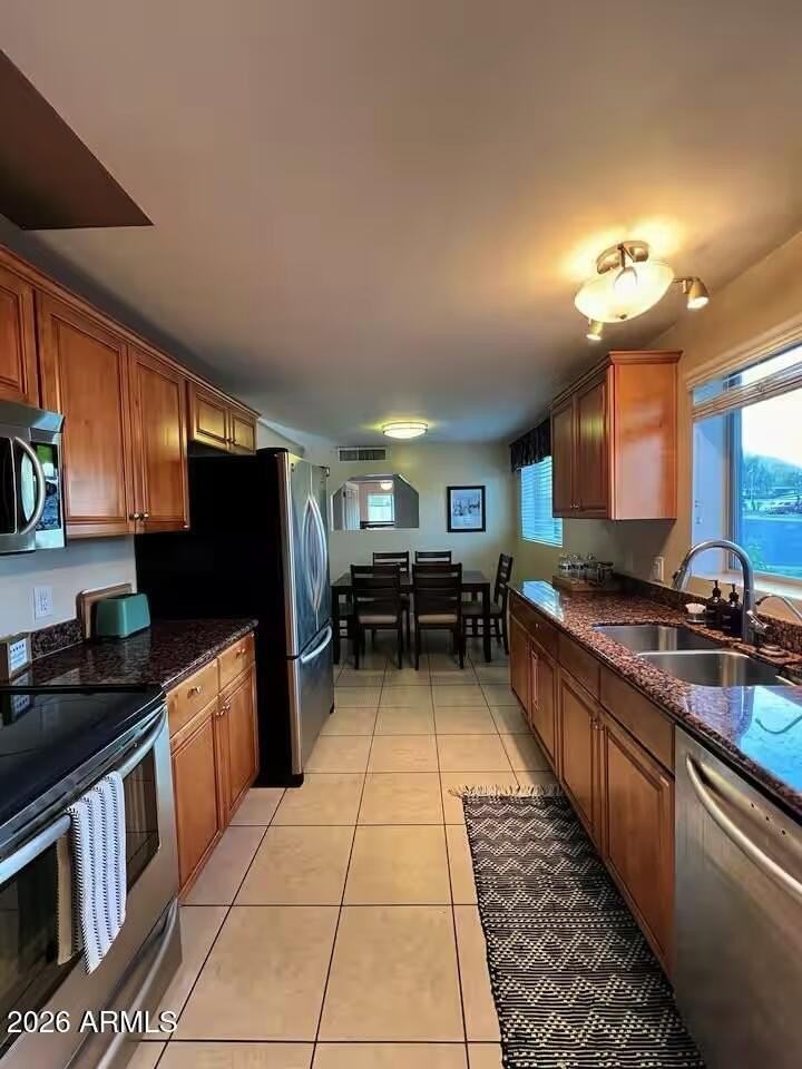 7501 E Minnezona Ave - Photo 4 of 40