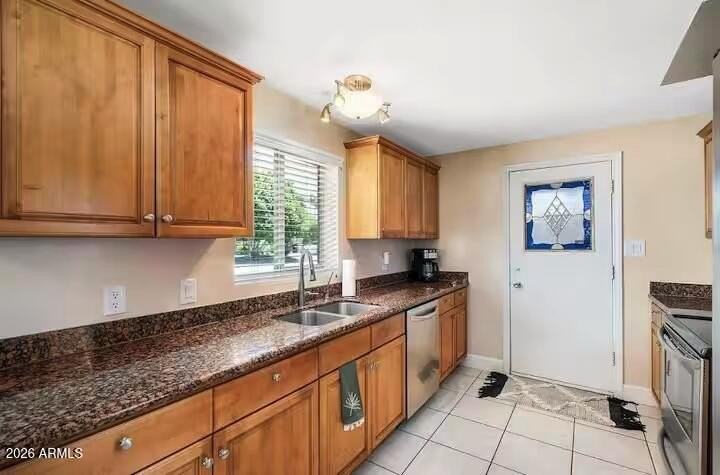 7501 E Minnezona Ave - Photo 6 of 40