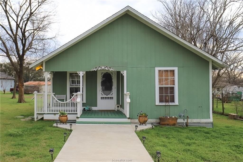 403 N Temple St - Photo 2 of 14