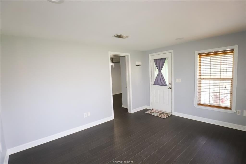 403 N Temple St - Photo 3 of 14