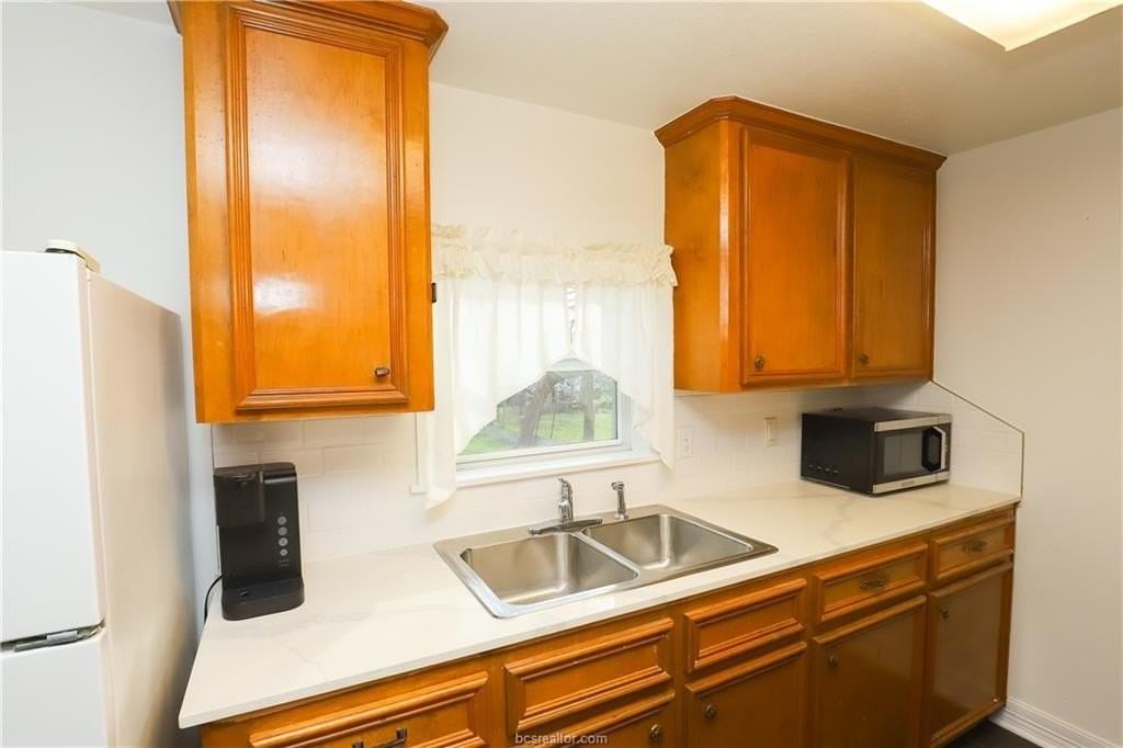 403 N Temple St - Photo 6 of 14