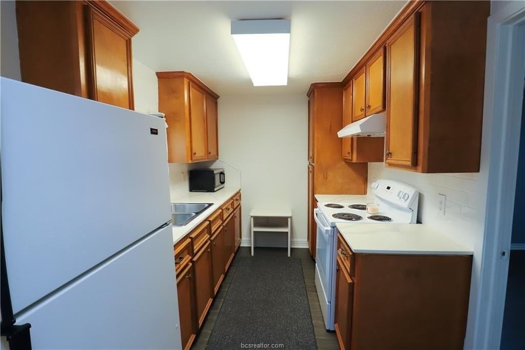 403 N Temple St - Photo 7 of 14