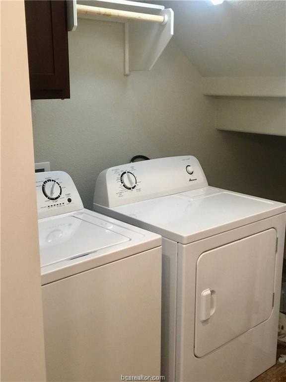 109 Ehlinger Dr - Photo 4 of 25