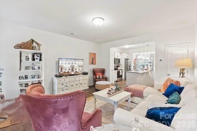 13917 Clayborn St - Photo 7 of 22