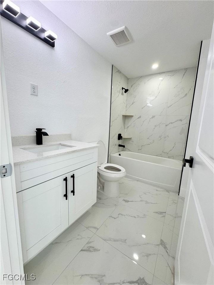 668 Chemstrand St E - Photo 5 of 36
