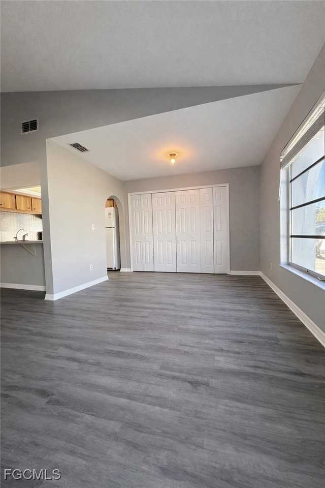 3603 Se 9th Pl Apt 8 #8 - Photo 3 of 13