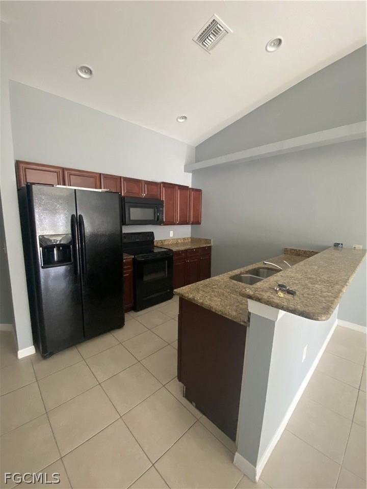 928 Sw 39th Ter - Photo 2 of 9