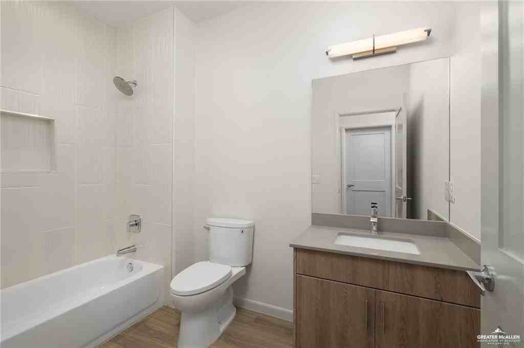 804 N Clarence Ave Apt 1 - Photo 7 of 10