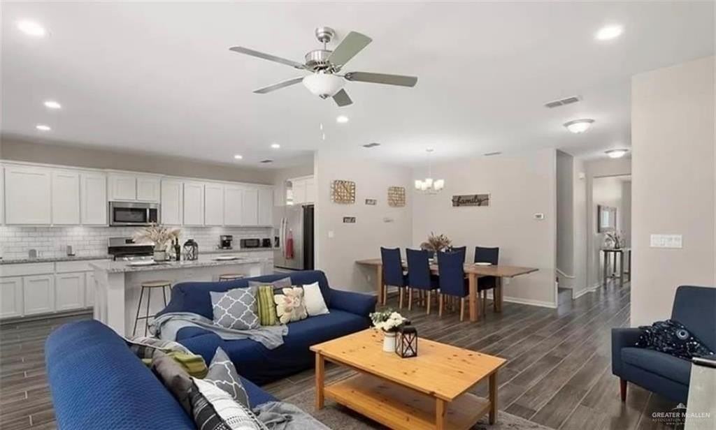 6336 Cascada Bend Rd - Photo 5 of 13