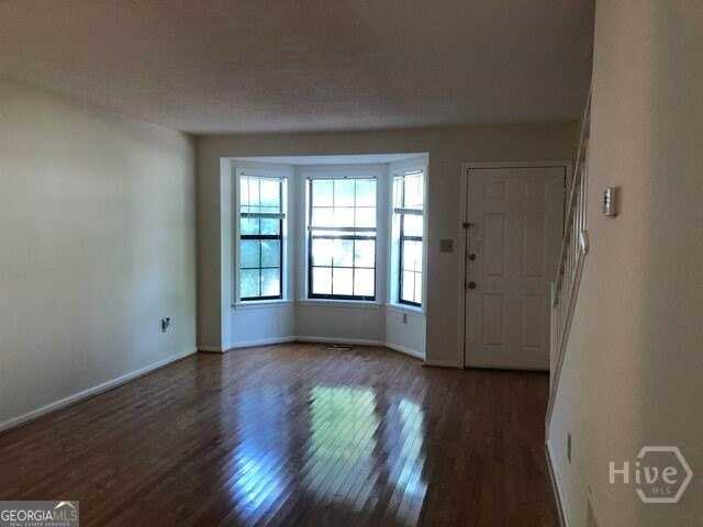 415 Peabody St - Photo 5 of 9