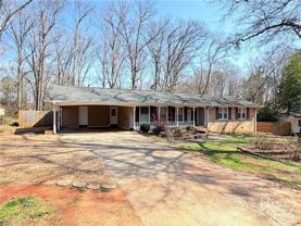 560 Greencrest Dr - Photo 1 of 1