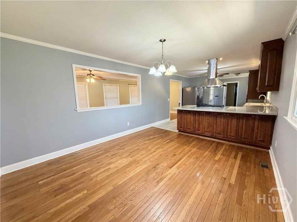 560 Greencrest Dr - Photo 3 of 22