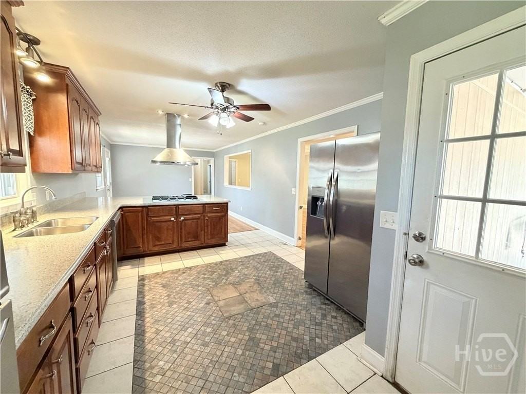 560 Greencrest Dr - Photo 5 of 22