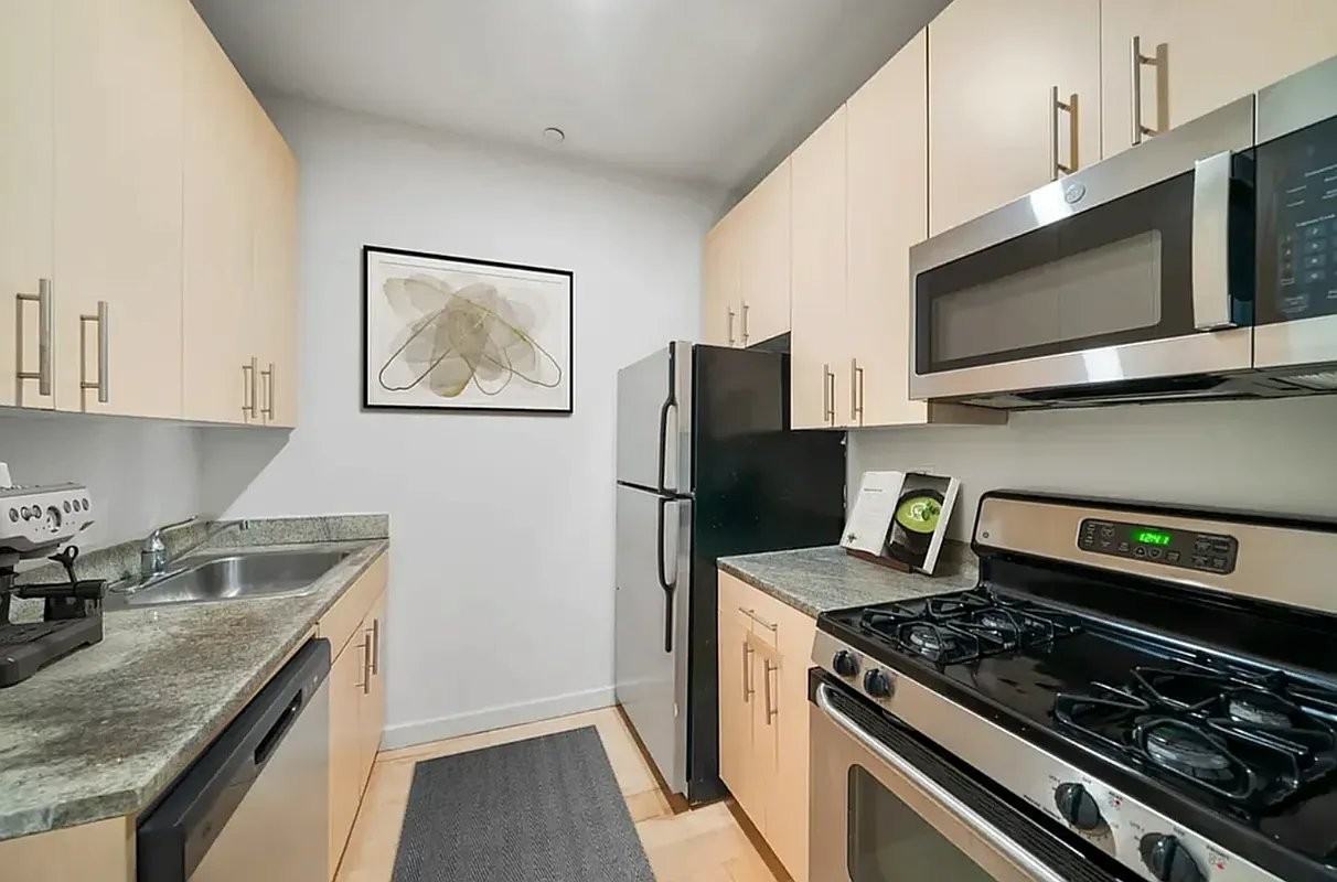 90 Rector St #3Q - Photo 3 of 4