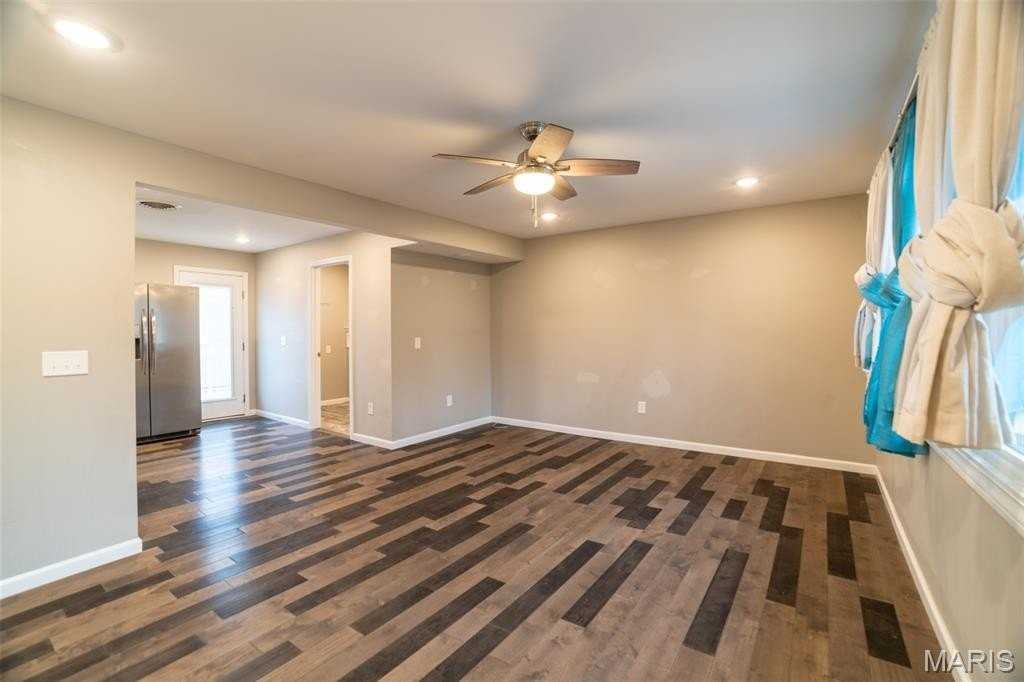 204 Hillsdale Dr - Photo 2 of 19