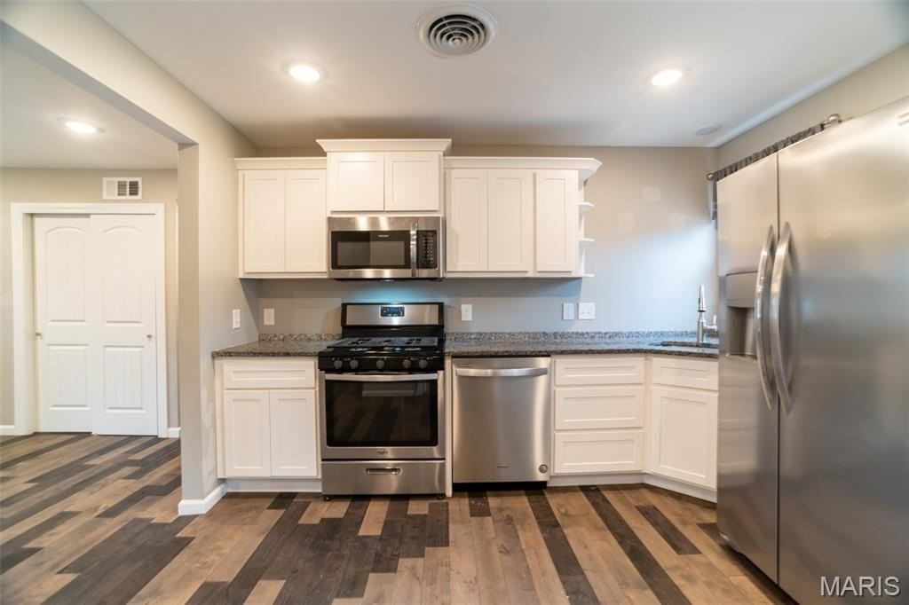 204 Hillsdale Dr - Photo 6 of 19