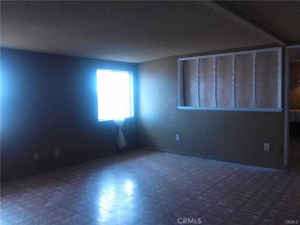 21281 Park Ave - Photo 4 of 5