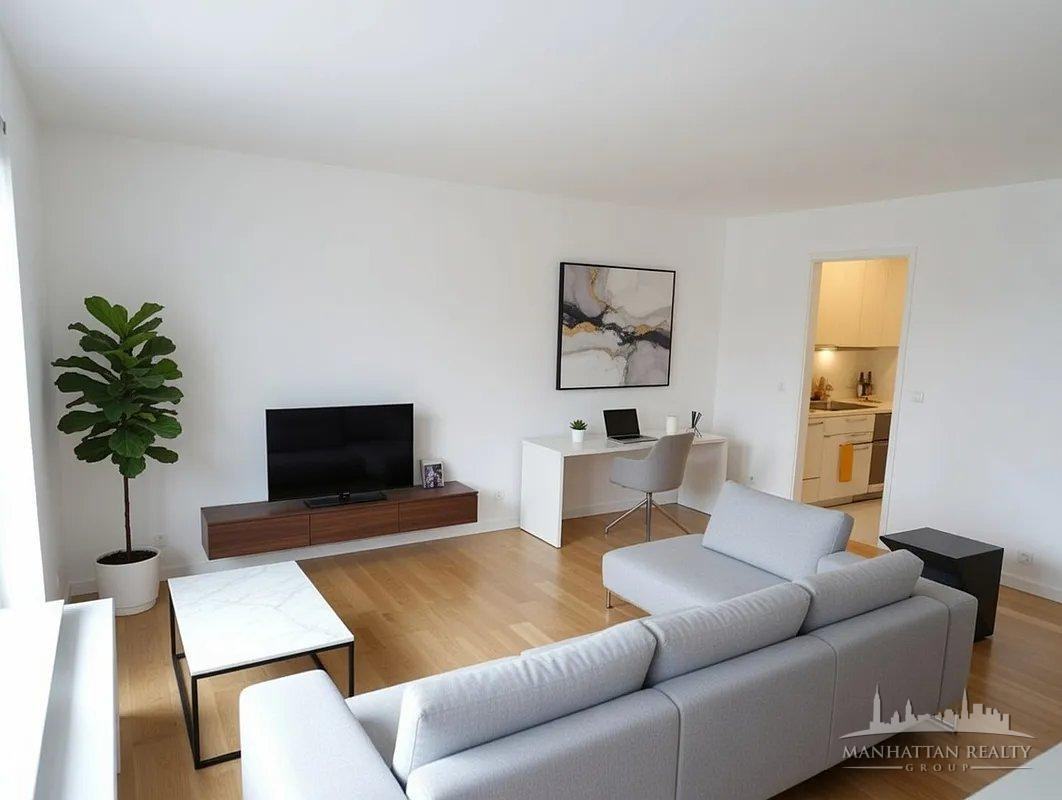 E 39th St #PHF - Photo 2 of 5