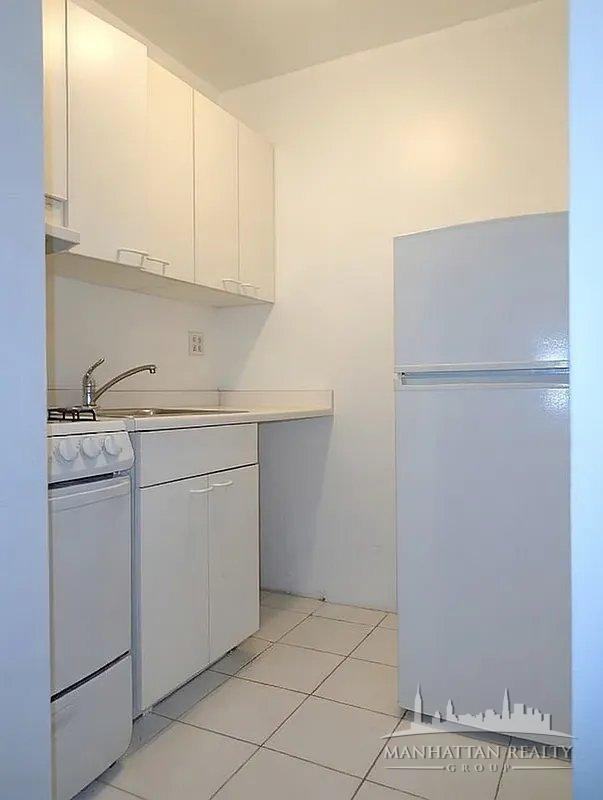 E 39th St #PHF - Photo 3 of 5