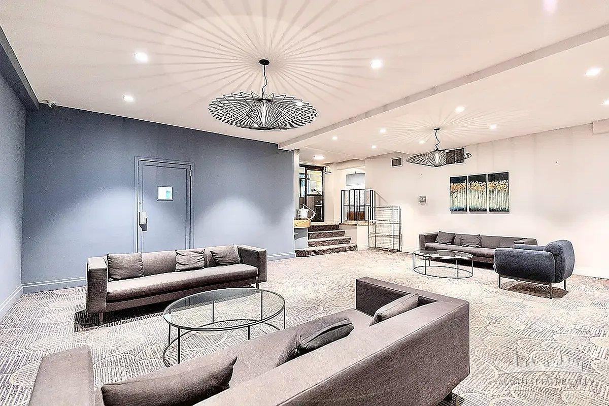 E 39th St #1401 - Photo 2 of 7