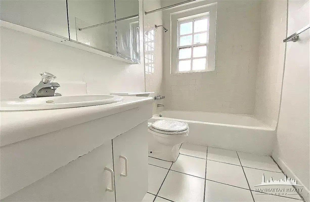 E 39th St #1401 - Photo 5 of 7