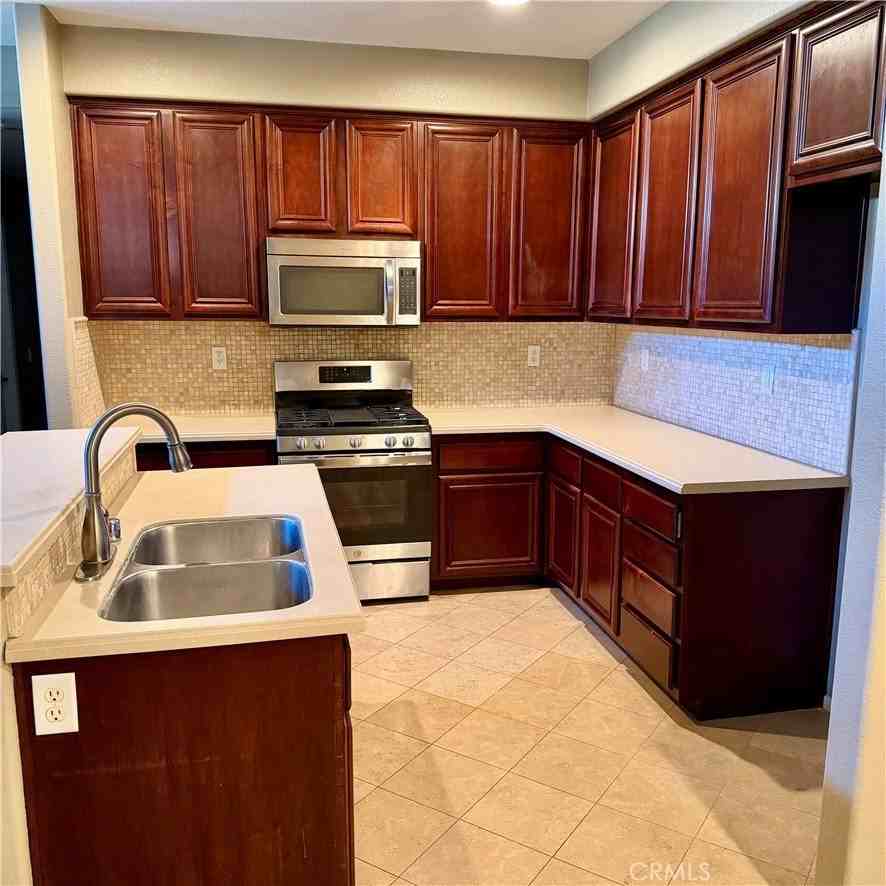 4996 Arborwood Ln - Photo 3 of 37